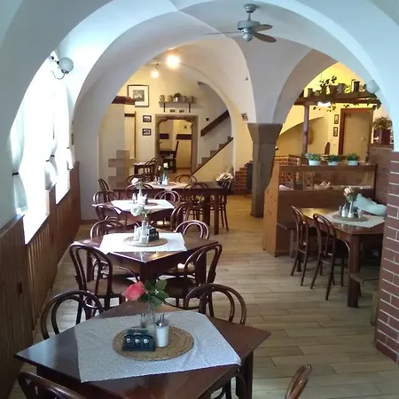 A Restaurace Modra Ruze