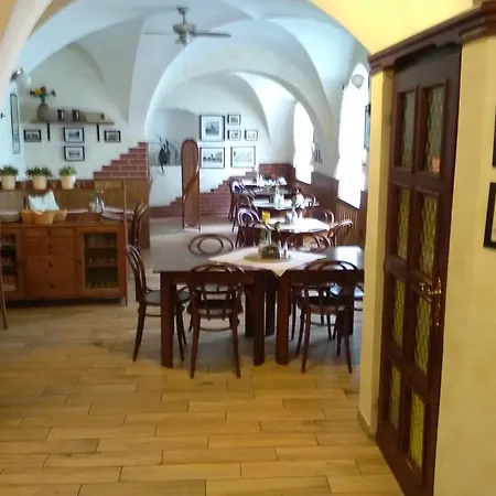 Πανσιόν A Restaurace Modra Ruze