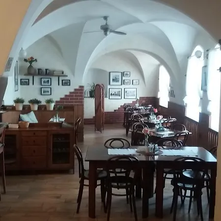 A Restaurace Modra Ruze 3*