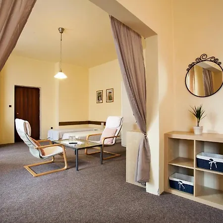 Πανσιόν A Restaurace Modra Ruze 3*