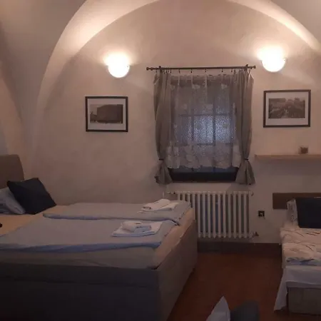 A Restaurace Modra Ruze Πανσιόν